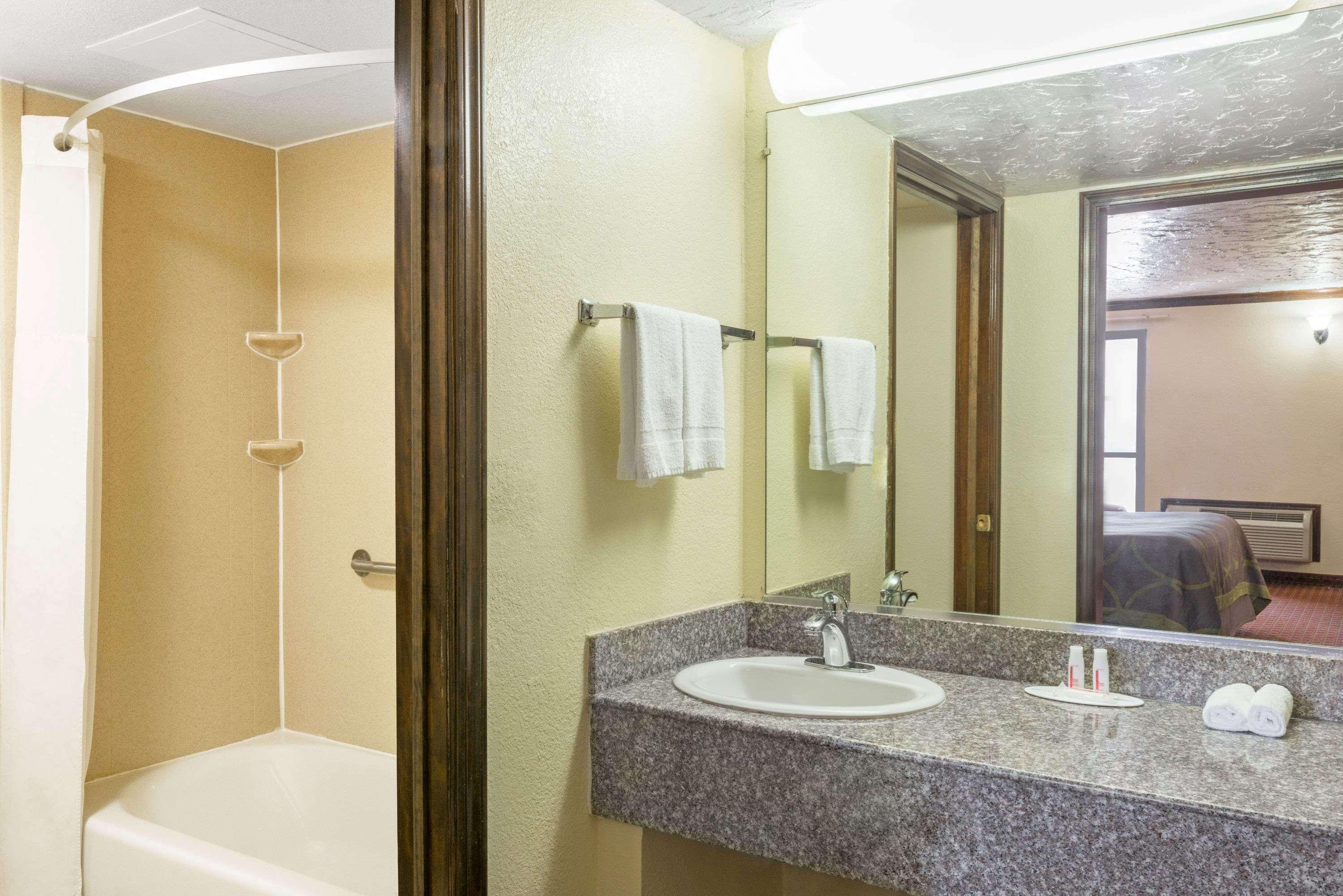 Super 8 By Wyndham Enid Hotel Bagian luar foto