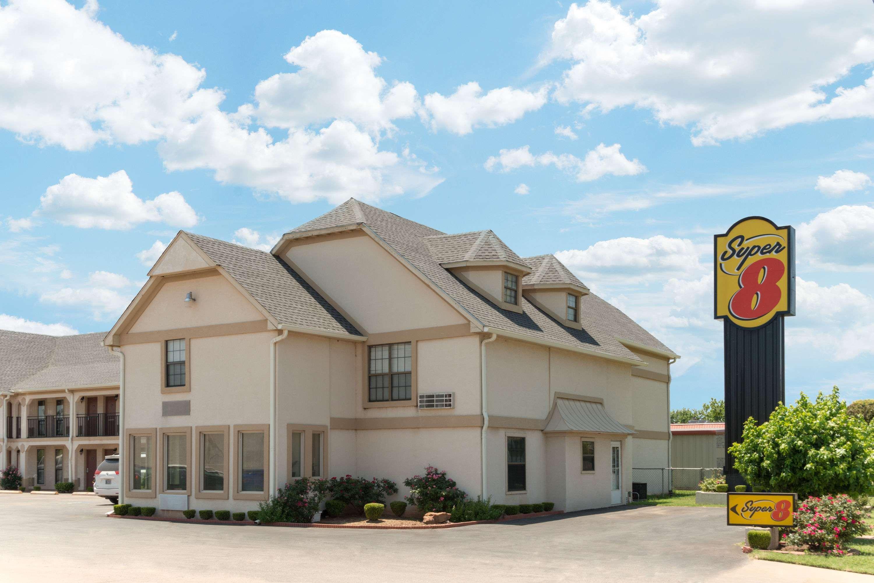 Super 8 By Wyndham Enid Hotel Bagian luar foto